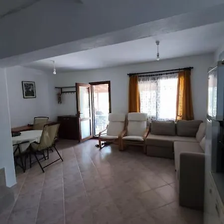 Bademli Muestakil Yazcenneti Sitesi Dikili