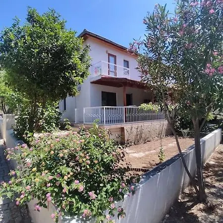 Semesterbostad Bademli Muestakil Yazcenneti Sitesi